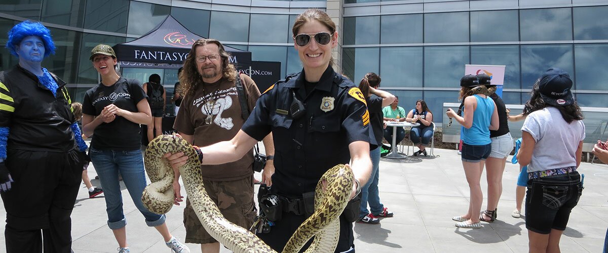 Officer-holding-snake-at-Five-O-Fest